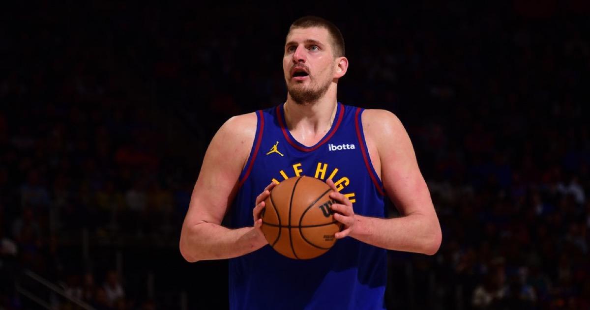 约基奇32+14+13三双难救主:多特犯规争议与SGA绝杀定胜负