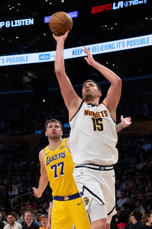 约基奇24分16篮板14助攻仍负湖人:卢卡压哨绝杀揭示致命盲区