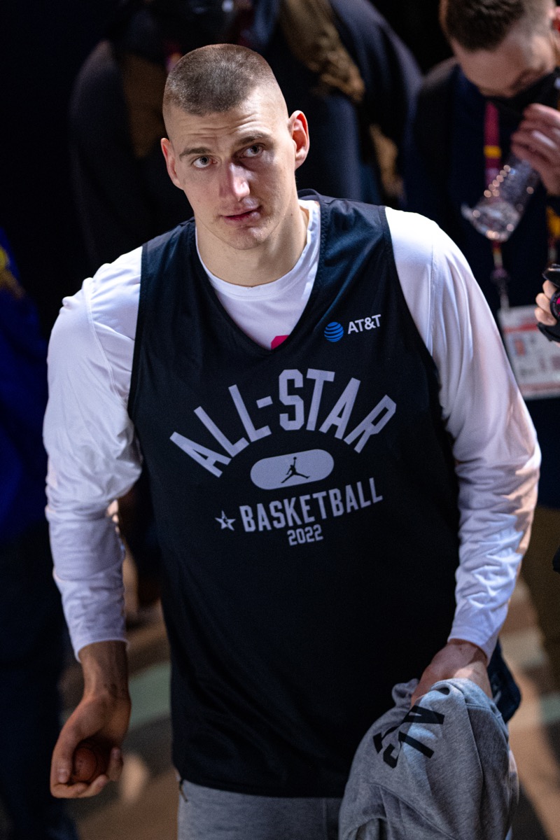约基奇是NBA历史最全面的中锋吗？6项数据与传奇巨星对比